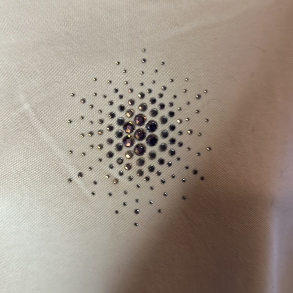 Quacker Factory White Short Sleeve Rhinestone Embellishments Top Size Large - Picture 2 of 4